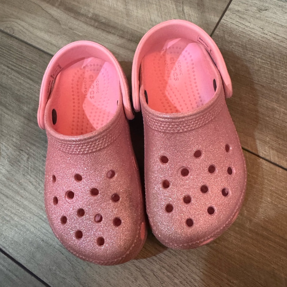 CROCS Shimmering Pink Clogs